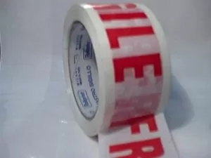 Nastro adesivo in PVC bianco mm.50 x 66 mtl stampa rosso "FRAGILE"